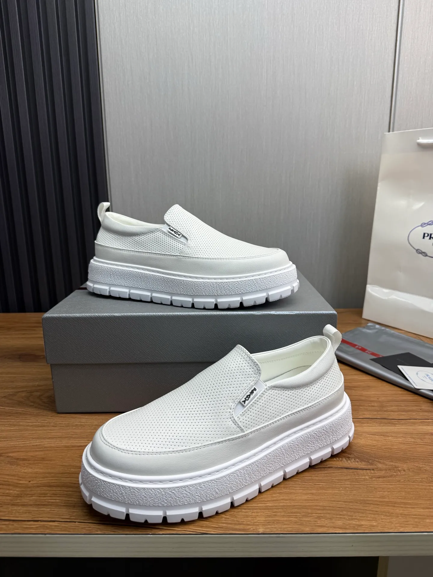Men's shoes 💰580💰 [PRADA] Men's shoes are popular in the counter, official website is synchronized, 1 high-quality shipment ✔️Imported cowhide punching + cowhide lining, 1🆚1 replica, original sole, 38-45 (45 customized, non-refundable)